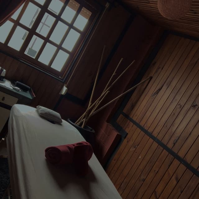 Masajes terapéuticos y sensitivos  - Imagen 1